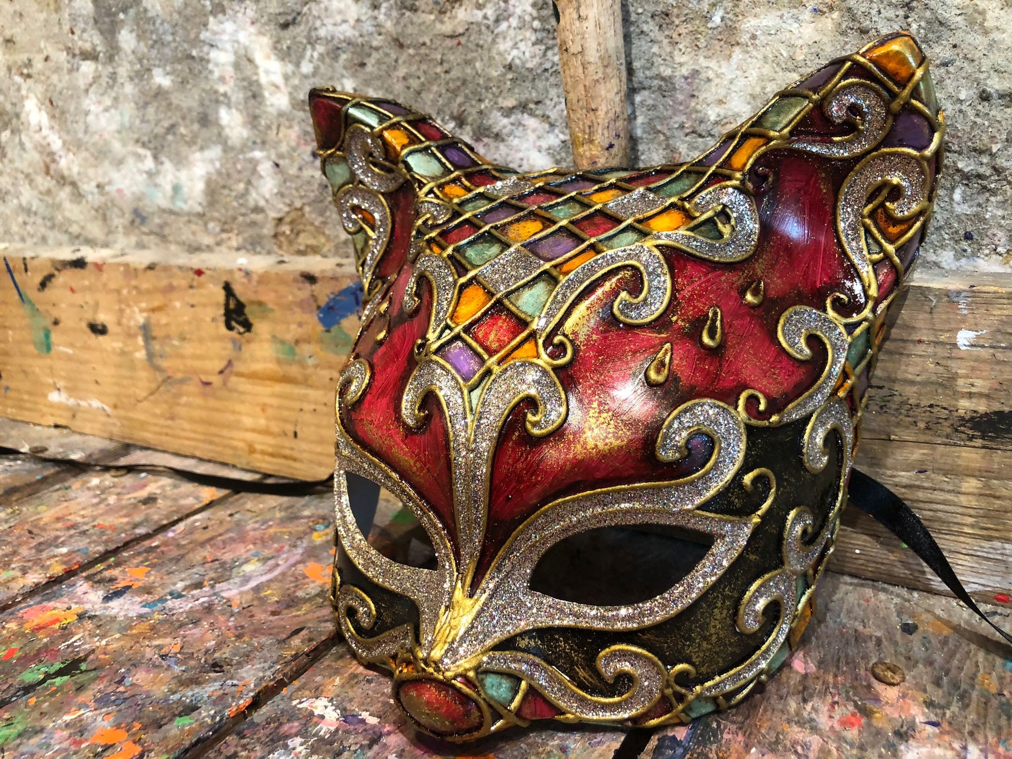 Masque De Carnaval En Cours De Décoration Et Matériaux Pour Sa