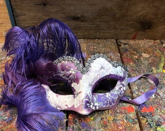 Carnival eye mask with elegant feathers - Venetian eye mask with glitter and feathers - Venetian carnival mask