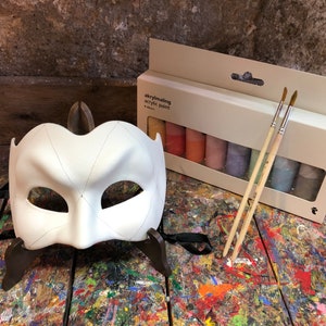 Weiße venezianische Maske zum Dekorieren - Karnevalsmaske mit Malset und Pinseln