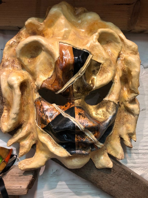 Maschera di carnevale da Leone Maschera veneziana di carnevale da leone  Maschera di carnevale creata e decorata a mano -  Italia
