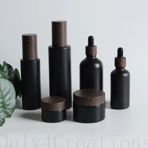Conjunto de embalagens cosméticas de vidro preto fosco recarregável, frasco de embalagem para cuidados com a pele, frasco de maquiagem de vidro, tampa de impressão de madeira de bambu preto, atacado