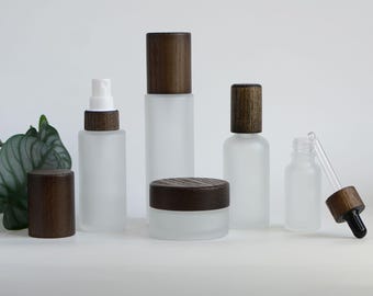 Donker natuurlijk hout cosmetische verpakkingsset, spray lotion roller druppelflesje mat glas met platte schouder leeg voor huidverzorging verpakking bulk