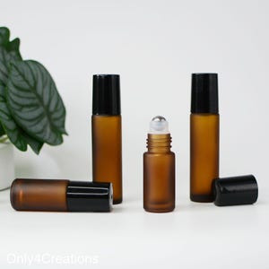 10 ml cosmetische roller mat amberkleurige glazen rollerfles metalen rollerball flessen zwarte dop voor etherische olie roller skinroller SPA olie bulk