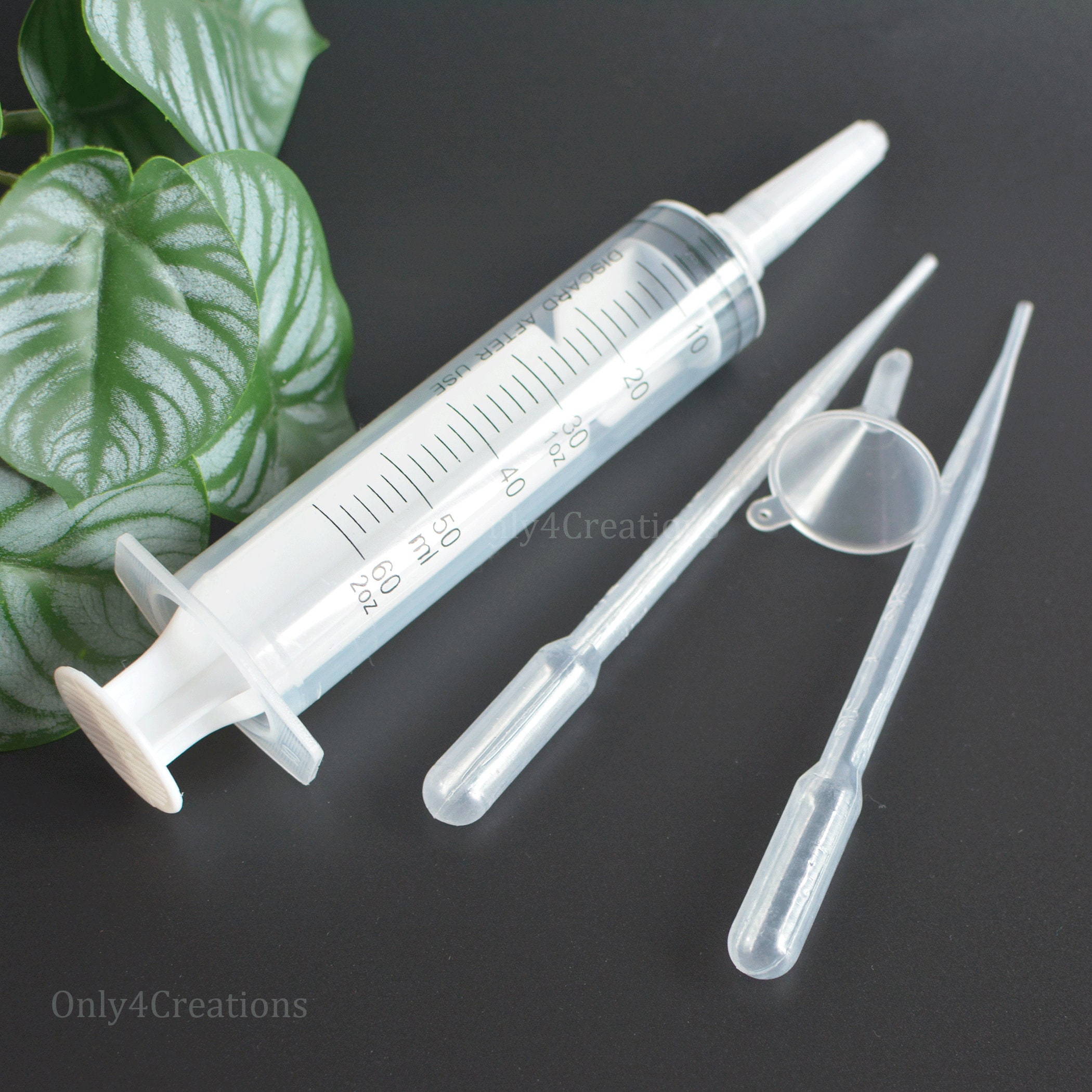 Precision Glue Applicator: 12ml Curved Syringe for Crafting 