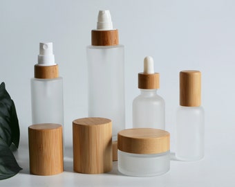Juego de empaque cosmético de vidrio esmerilado, botella con cuentagotas de rodillo de loción en aerosol Tapas de madera de bambú natural Paquete de belleza Juego de empaque para el cuidado de la piel