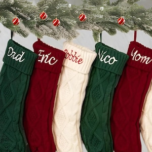 Personlig broderad julstrumpa: Stickad familjedekoration