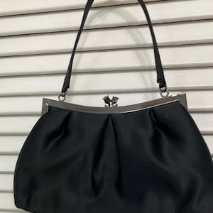 Bolsa vintage de cetim PRETA