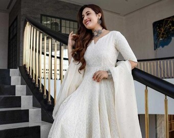 white shalwar kameez female