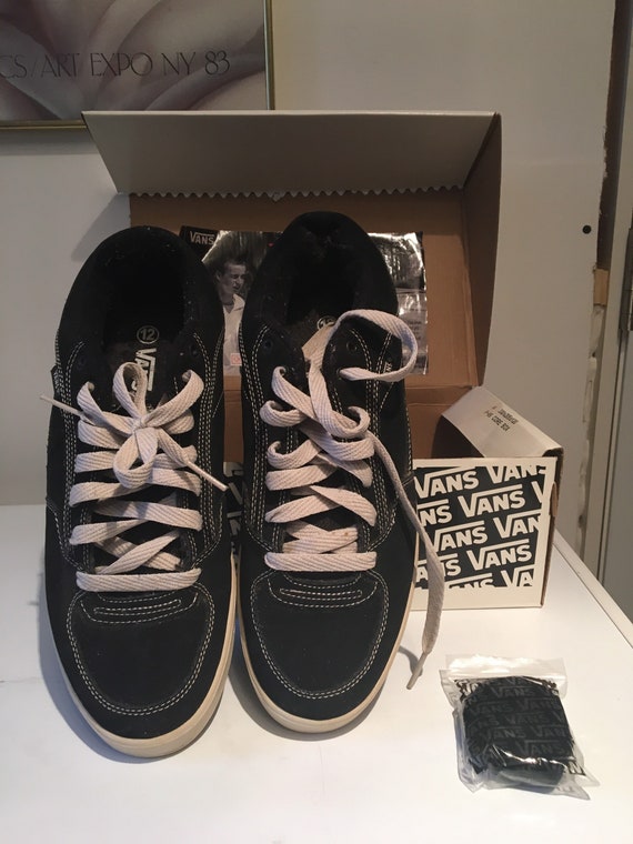 Vans Sneakers Tie Shoes off the Wall 