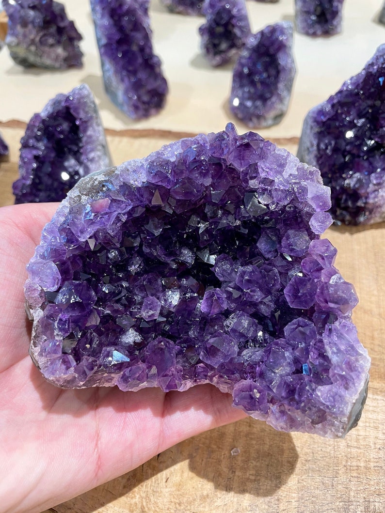 Amethyst geode AAA 300-1300g, Amethyst druse in natural semi precious amethyst stone Raw large amethyst 500 - 700 Grammes