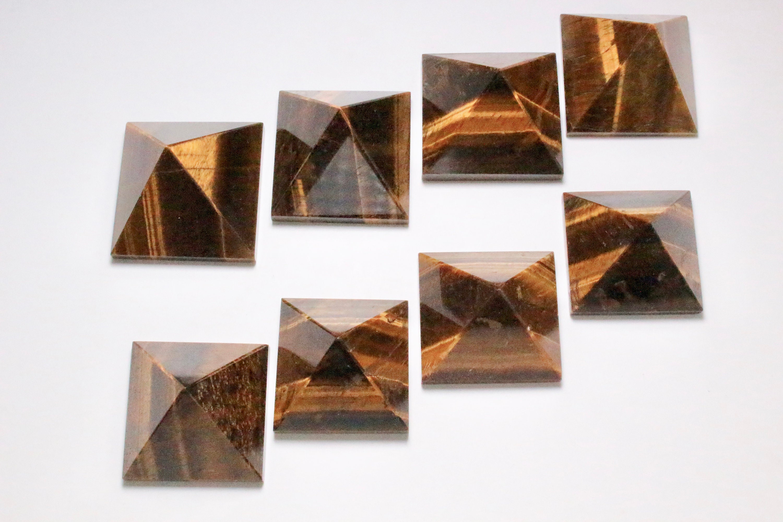 Pyramide Oeil de Tigre Polie en Pierre Naturelle, , Pyramide Pierre Guérison Reiki