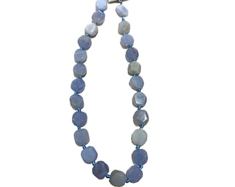 Collar de calcedonia azul
