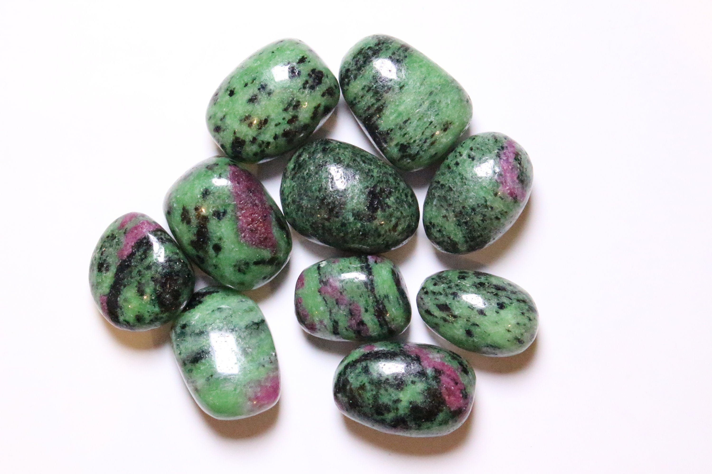 Pierre Roulée Rubis sur Zoisite en Pierre Naturelle, Zoisite, Galet Zoisite