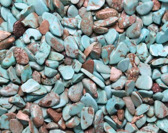 250 g de chips de turquesa howlita (piedra natural sin perforar, minipiedra turquesa, chips diminutos de turquesa, piedra turquesa pulida)