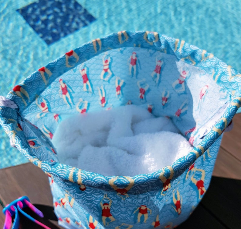 Sac étanche baigneuse bleu et rouge pour la piscine ou la plage image 3