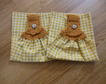 Crocheted Top Hanging Kitchen Towel - Geo Design - Pale Brown / Tan - Linen Kitchen Towel