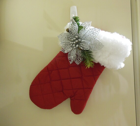 Christmas Oven Mitts - Embroidery by Germaine