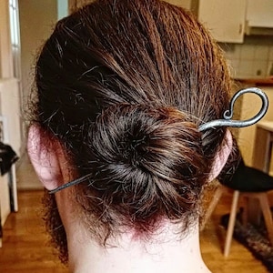 Épingle à cheveux en acier forgé, accessoire capillaire, fourchette à cheveux, porte-chignon, cadeau pour femme, cadeau pour elle image 3