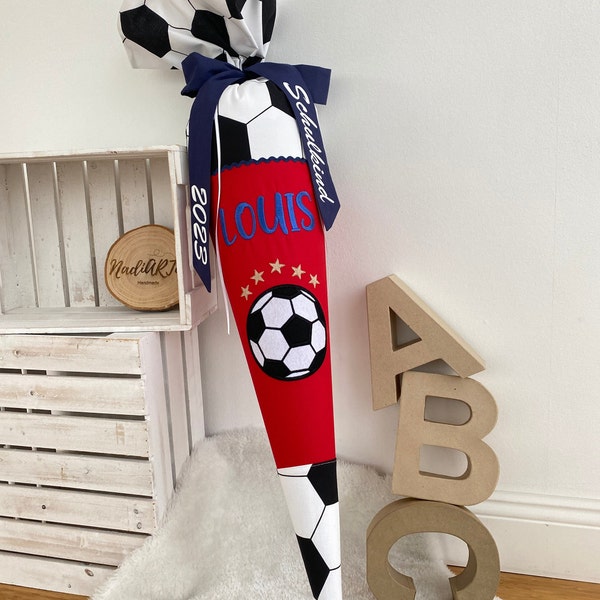 Fußball Schultüte mit Name, Farbe rot weiß - Bayern München Fan, mit Fußball Applikation, Schulkind 2024