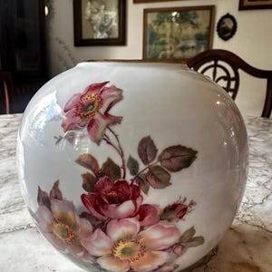 Vintage Gerold Porzellan Vase – Floral Bavarian Globe Vase – Western Germany Porcelain with Gold Trim – Mid-Century Collectible