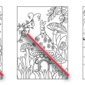 Pode incluir: Tr&ecirc;s p&aacute;ginas para colorir em preto e branco com ilustra&ccedil;&otilde;es caprichosas de uma casa de chaleira, uma casa de cogumelo e uma casa de cogumelo com um boneco de neve do lado de fora. Cada p&aacute;gina tem um l&aacute;pis vermelho desenhado na diagonal.