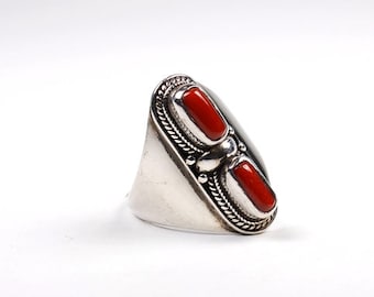 Coral Rojo en Anillo de Plata