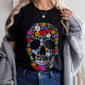 Día de los Muertos Shirt, Cinco De Mayo Floral Sugar Skull t-shirt, Latina Shirt Day of the Dead, Womens Graphic Tee, Best Selling Design