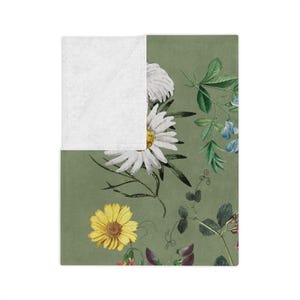 April Birth Flower Blanket, Sage Green Throw with Daisy & Sweet Pea (Velveteen) image 3