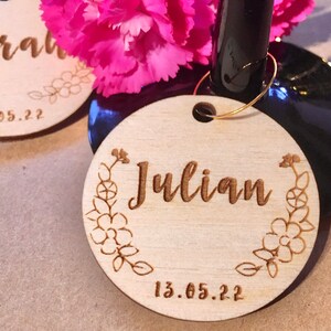 Dijes de vino personalizados, regalos de boda, dije de copa de madera personalizado, lugar, fecha y nombre.