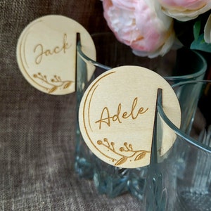 Ciondoli personalizzati in legno di betulla per vino: bomboniere per matrimoni, segnabicchieri
