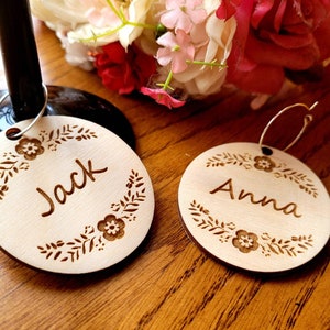 Ciondoli per vino personalizzati Ciondoli per bicchieri da vino in LEGNO con anello metallico, Segnaposto con ciondolo per vino Ciondoli per vino in legno Bomboniera per feste Vino Cha