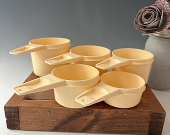 Vintage Almond Cream Tupperware Measuring Cups, Retro Baking Kitchen Accessories