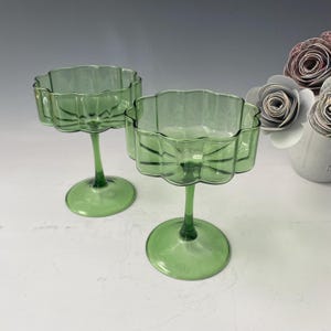 Fazeek Green Wave Coupes, Green Glass Cocktail Glasses, Green Wavy Cocktail Glasses