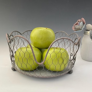 Vintage Chicken Wire Metal Heart Basket, Chicken Wire Egg Fruit Basket, Galvanized Metal Basket