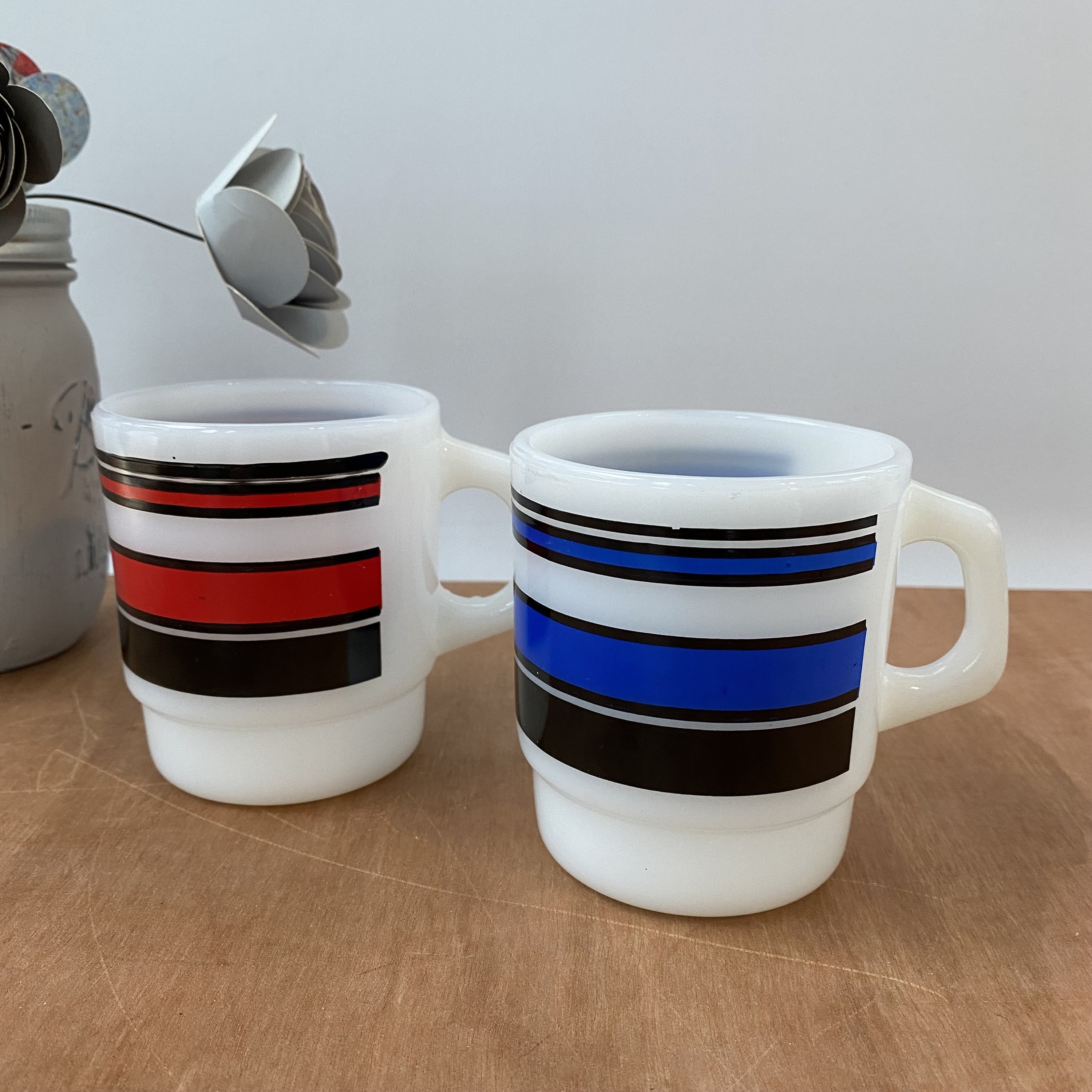 ぬいぐるみ Fire-King - KAWS HOLIDAY JAPAN Fire-King Mug Set KAWS: Holiday - JAPAN Mount Fuji Fire King Mug Set of 2