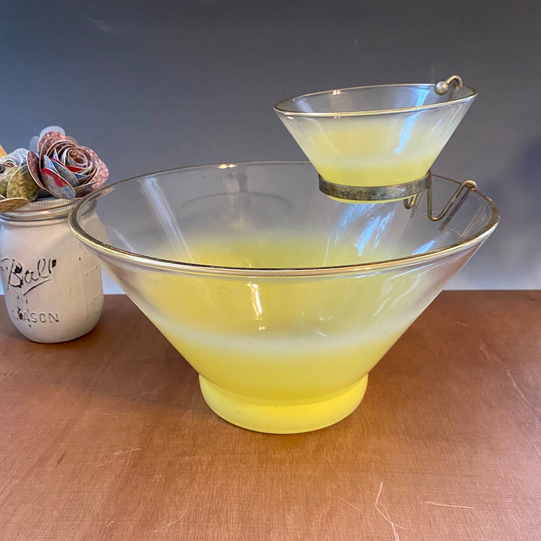 Blendo Yellow Ombre Fade Chip and Dip Set With Bracket Mid Century