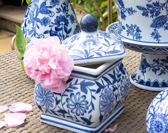 Classic Oriental Blue & White Square Ginger Jar - Timeless Chinoiserie Home Accent