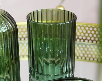 Elegant Green Ribbed Glass Tumbler - Chic Vintage-Inspired Drinkware