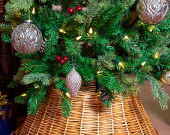 Rustic Honey Wicker Tree Skirt - Warm Traditional Christmas Home Decor