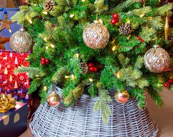 Scandinavian-Inspired Grey Wicker Tree Skirt - Minimalist Christmas Home Decor