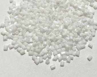 20 gramas de contas de corneta brancas opacas de 2 mm (N0.BST16-168A)