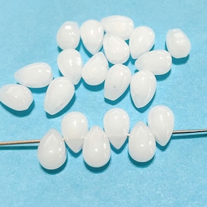 20pcs of White Teardrops Beads Glass Beads 9mm (NO.TTD116-1712)