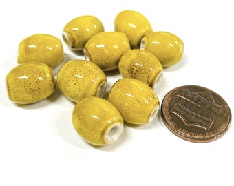 10pcs de perles en céramique ovales jaune-brun 12x11mm (No. OV15-308)