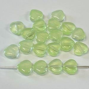 20pcs of Clear Green Heart Beads 8mm (HRT9-1176A)