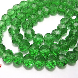 1 rang (72 pièces) de perles rondes de cristal de verre à facettes vertes de 8 mm (n° 7-1383)
