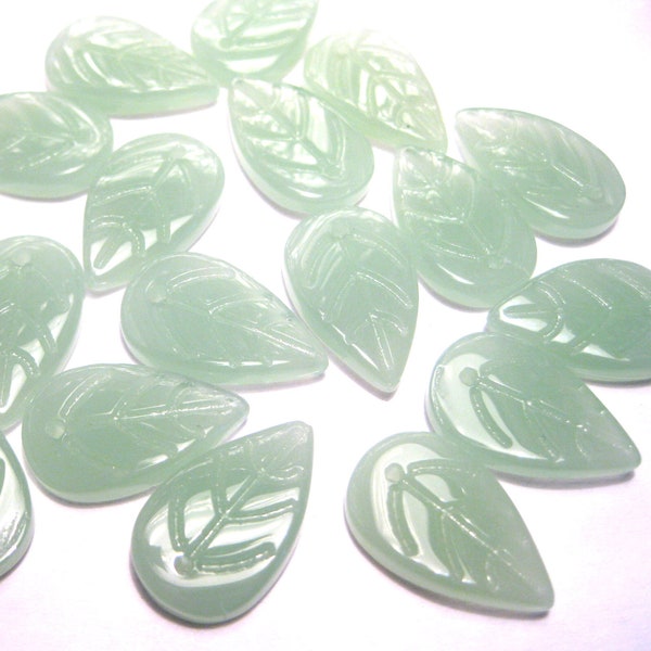 20pcs of Jade Green Leaf Glass Beads Flat Leaf Beads 18mm (No.LF110-1152)