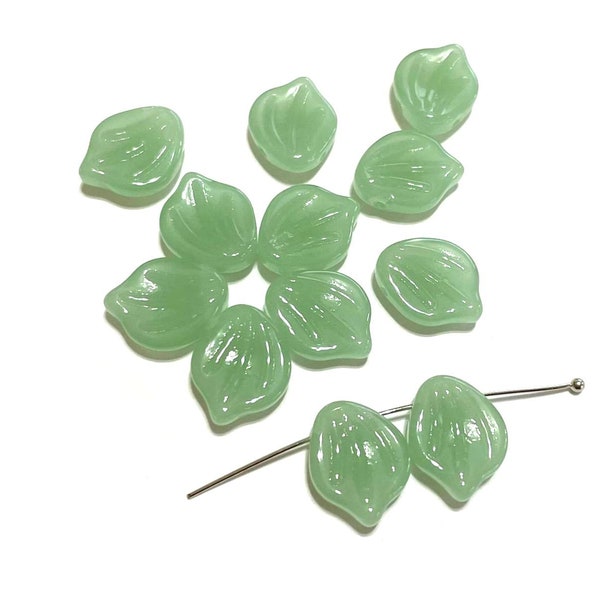 20pcs of Jade Green Flower Petal Glass Beads (No.SFL3-1164)