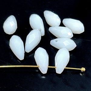 10pcs of Opaque White Faceted Teardrops Beads 12x6mm Glass Beads Briolette Beads(NO.TTD112-2483)