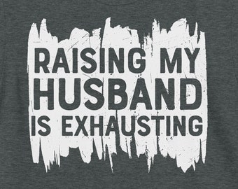Sarkastisches, lustiges Shirt "Raising my Husband Is Exhausting" Geschenk Dieses sarkastische Shirt für Männer oder Frauen, Ihn oder Sie, Tee ist so weich!