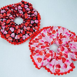 Coleteros con estampado de corazones de confeti y encaje de pompón, coleteros de algodón de tamaño regular con encaje, coleteros de algodón hechos a mano, regalos para ella